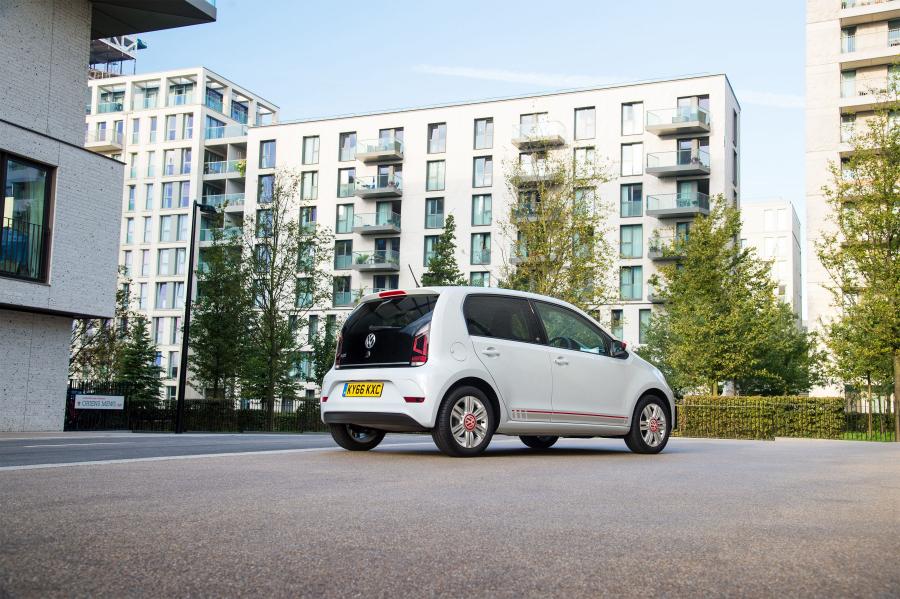  Volkswagen up! beats 5-Door 2016 года  (UK) (фото 13 из 23)